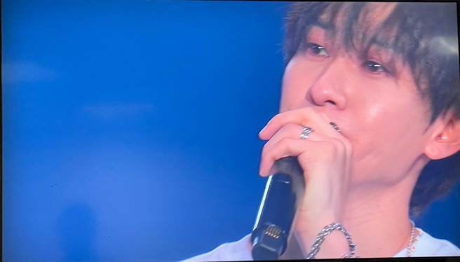 银赫在演唱会尾声想起过世的爸爸忍不住红了眼眶。（读者提供）