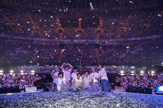 「Super Junior」与全场粉丝大合照。（超级圆顶提供）
