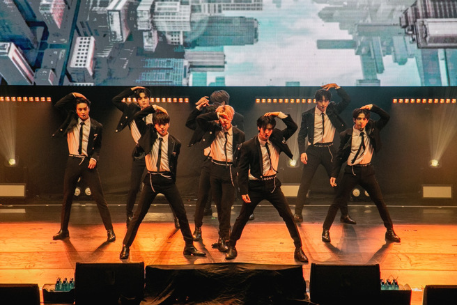 CRAVITY卖力热舞。（D-SHOW提供）