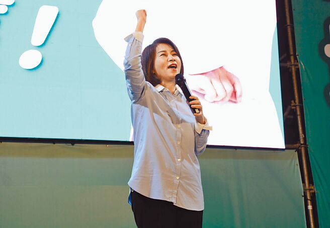 民進黨周春米順利贏得選戰，成為屏東首位女縣長。（林和生攝）