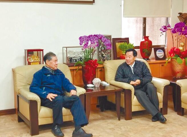 九合一大选落幕，国民党籍连江县议长张永江（右）顺利当选议员，将争取议长连任。（摘自连江县议会网站／李奇叡新北传真）