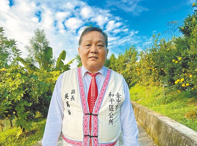 现任和平区长吴万福以同额竞选连任成功，强调将秉持不分党派、不分族群精神继续为民服务。（陈淑娥摄）