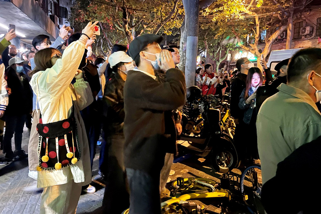 图为27日上海民众抗议画面。（图／路透社）(photo:ChinaTimes)