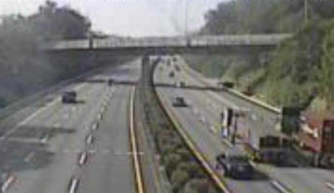 一名33岁林姓女子，今天上午11时10分，从国道3号陆桥上跳下国道上。(图／翻摄网路非事件现场）