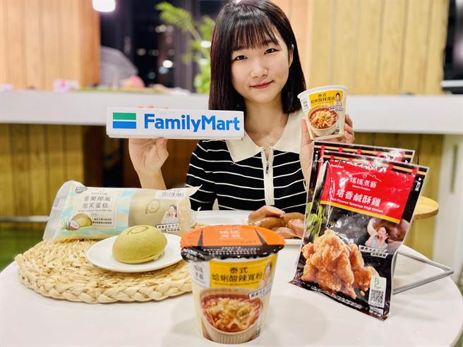 全家再度携手鼎泰丰与百万YouTuber千千推出多款台泰风味小吃，以消费者喜爱的经典台味、台泰风味小吃抢攻味蕾。（全家提供）