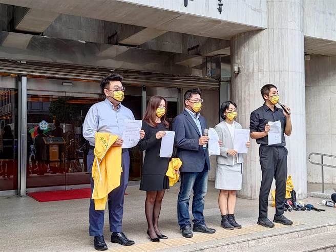 立委邱显智、王婉谕等5名决策委员召开记者会轰党中央(邱新博摄)