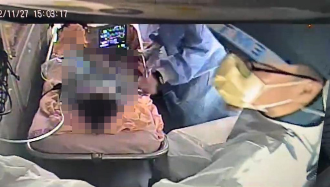 彰化惊传虐童案，27日下午一名3岁男童昏迷送到彰化基督教医院治疗，医生发现男童全身多处瘀青，包括腿部、背部、臀部等无一完整皮肤。（民眾提供／吴建辉彰化传真）