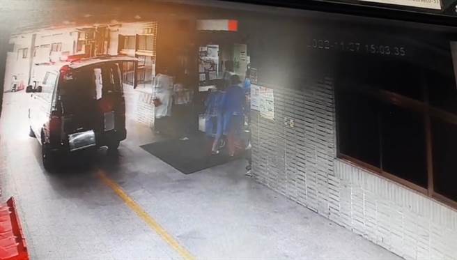  男童生母还陪同将男童送到医院。（民眾提供／吴建辉彰化传真）