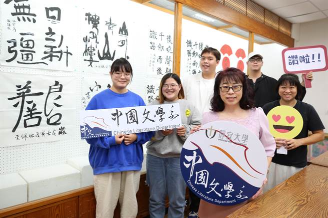 静宜中文系开设多门文学、文创、语音、声韵等兼具理论与实务创作之丰富课程；同时积极争取产学合作及专案计画，提供多元学习与平台。（静宜大学提供）