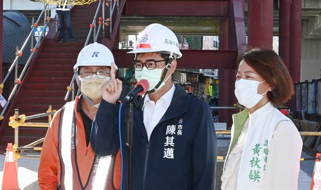 高雄市长陈其迈（中）认为，正副议长不要过度竞争。（林瑞益摄）