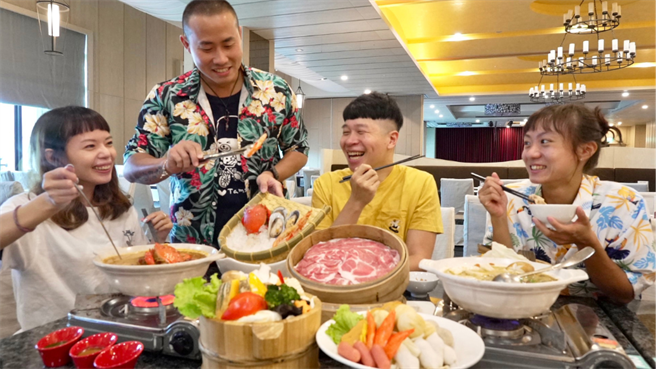 天凉泡汤「趣」，美好的温泉假期让人身心都放松，用黄金美人汤、美食、美景让心情变得更美丽。(淡水福容饭店提供)