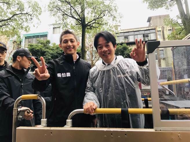 在赖清德(右)是否出马角逐总统揭晓前，吴怡农(左)可能先参与立委补选试水温。（中时资料照／张颖齐摄）