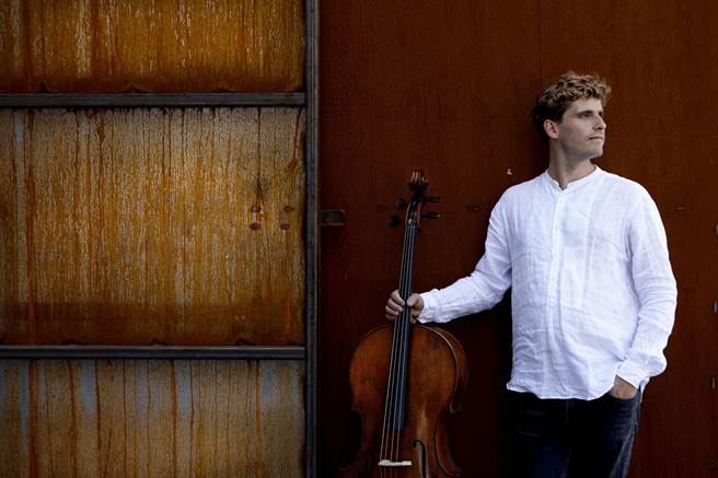 丹麥天才大提琴家安德瑞斯．布蘭德里德（Andreas Brantelid）首度來台，演奏拿手的艾爾加大提琴協奏曲。（台北市立交響樂團提供）