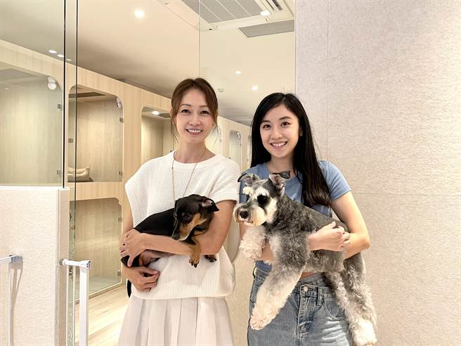 美女主播李佳玲是潘慧如宠物旅馆里的专业褓母。（林淑娟摄）