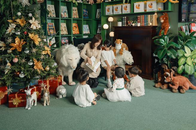 台北101觀景台與格林文化合作，於12月起推出「耶誕故事屋」。（台北101提供）