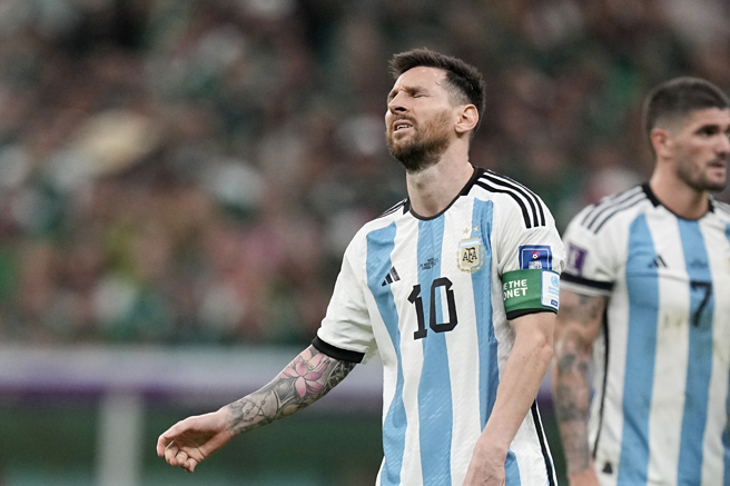 梅西的無心之舉引發大風波。(美聯社)