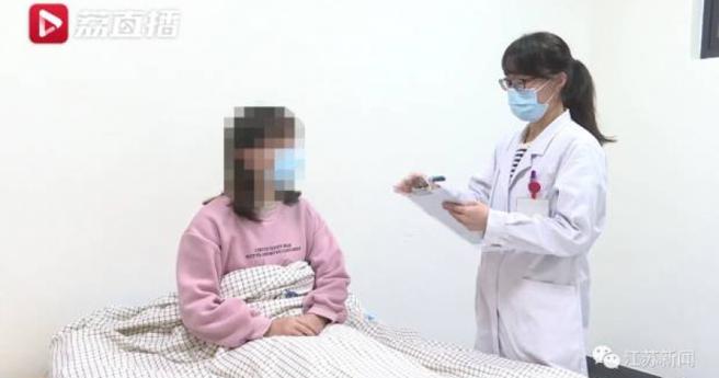 高三女生上课常打瞌睡，连站着都能睡着。（图／翻摄自微博）