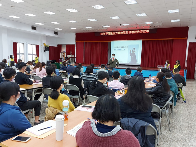 社會處吳挺鋒處長為平等融合力量無限跨域增能教育宣導開場引言。(圖/基隆市政府提供)