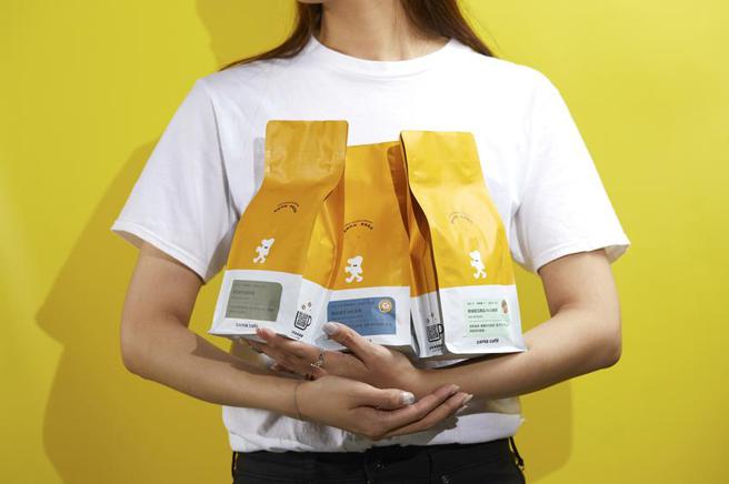 cama推出2天限定全店商品85折，包含饮品、咖啡豆、滤挂咖啡包、浸泡咖啡包、咖啡冲煮器具等。（图／cama cafe'提供）