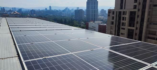 環保署下修回饋比率及履約保證金，並在今年與綠主張綠電合作社合作，成功完成設置、並擬在2年前推廣至1000個低碳永續家園。（林良齊攝）