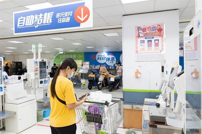 家乐福全面抢攻行动支付，手机就是会员卡。（家乐福提供）