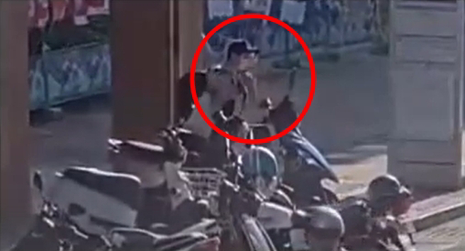 45岁陈姓男子偷走帽子后发现头型不合随手丢弃，被逮后得知帽子是市价7000元的义大利名牌Monkler时，还惊讶表示：「有这么贵吗？」。(翻摄自影片)