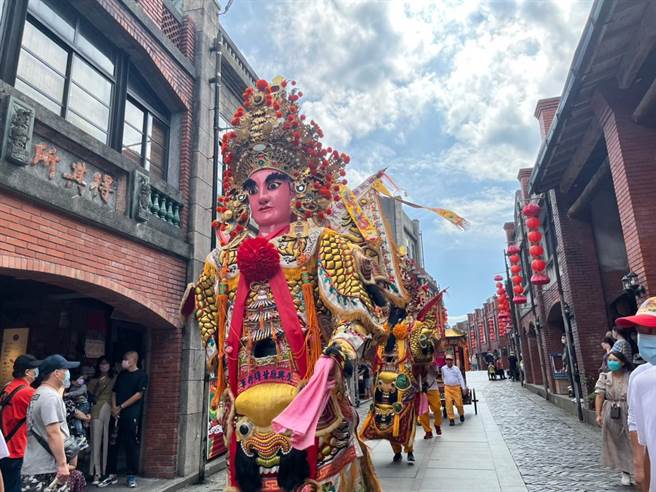 12月3日举办谢平安遶境，邀请「大二结文化基金会」串联二结王公庙、礁溪协天庙的神尊阵头与文昌祠神尊于传艺园区游行。（全联善美的基金会提供／吴佩蓉宜兰传真）