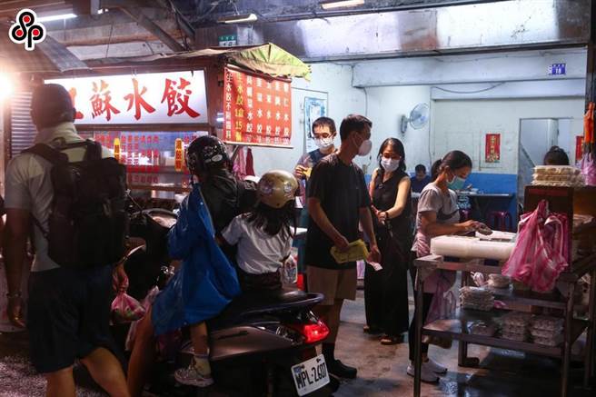 「勞工保險薪資分級表」及「勞工職業災害保險投保薪資分級表」將同步修正，包括勞工保險、就業保險、勞工退休金、職災保險及農民退休儲金皆會連帶影響，預估將影響逾400萬名勞工。（報系資料照）