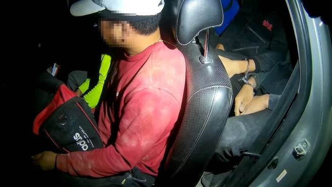 桃園市桃園警分局大樹派出所執行「清樓專案｣，查獲8名失聯移工，全案移送專勤隊收容。（翻攝照片）