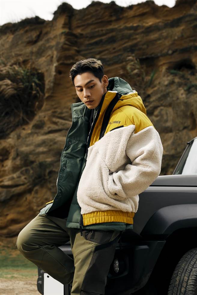 各务孝太穿着的adidas TERREX连帽外套，连帽部分以长绒刷毛材质打造，保暖而柔软，重点部分则採弹性材质，方便活动。（adidas提供）