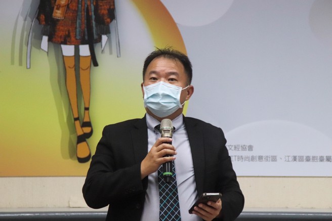 中國時報暨時際創意傳媒王儒哲總經理希望透過金裳獎的舉辦，為兩岸就讀時尚設計相關高校於科系的青年們創造更多的機會。(照片/由中華兩岸文經協會提供)