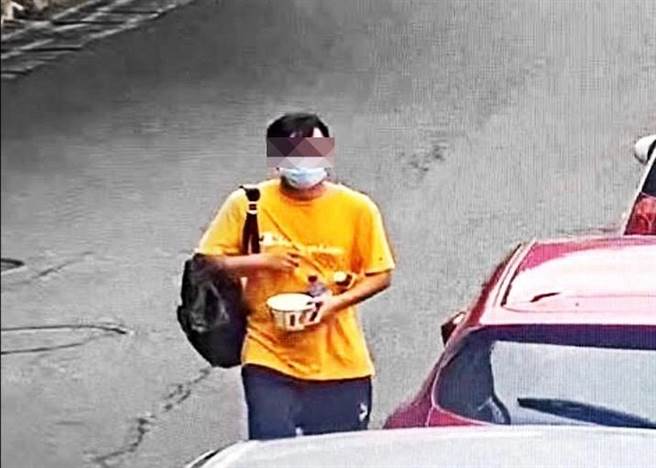 男子陈柏谚曾在网路搜寻「杀人度她」等辞汇，本来就打算杀人，只因金钱纠纷触发他凶残本性。（翻摄画面）