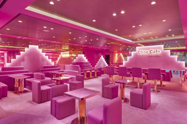 JIMMY CHOO 亚太区首间CHOO CAFÉ于即日起至12月31日，在狎鸥亭登场。（JIMMY CHOO提供）