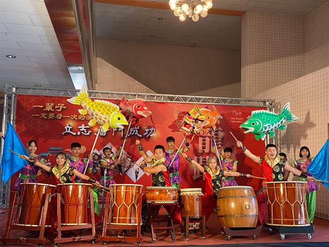 来自彰化的王功两广龙狮团将于12月10日在行政院中部办公室大礼堂演出。（张亦惠摄）