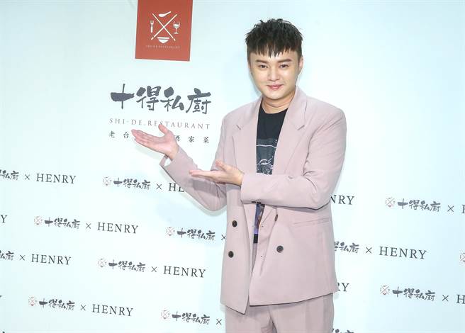 许富凯29日出席代言记者会，分享近况。（粘耿豪摄）