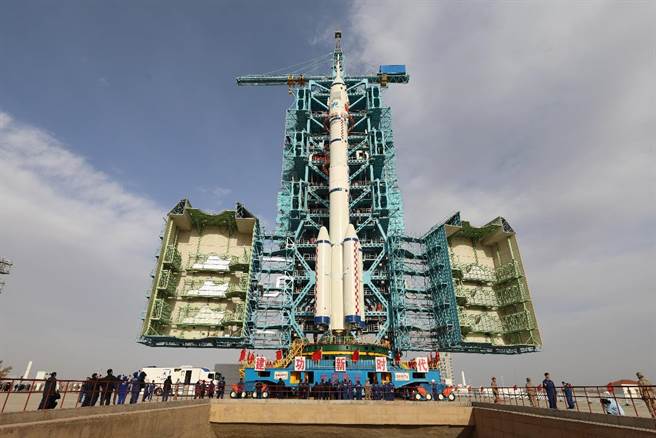 神舟15号任务今晚飞天四大看点。执行本次发射任务的长征二号F火箭是新批次火箭。（中国运载火箭技术研究院、中国载人航太官网）
