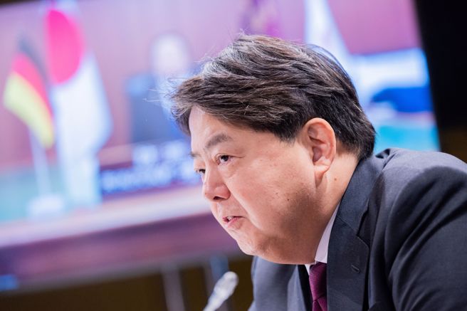 日本外相林芳正表示，计划在2023年春季前后开始运用日中两国防务部门官员间的直通热线，目前正在努力协调中。（图／路透）