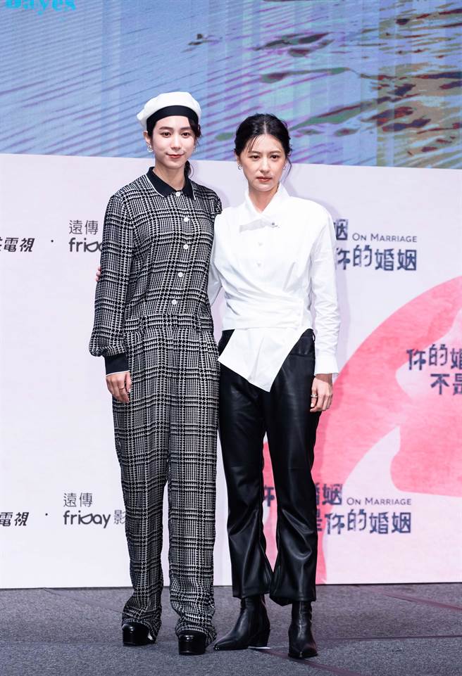 林予晞和温贞菱在单元《沙之书》友情升级「妻妻」。（罗永铭摄）