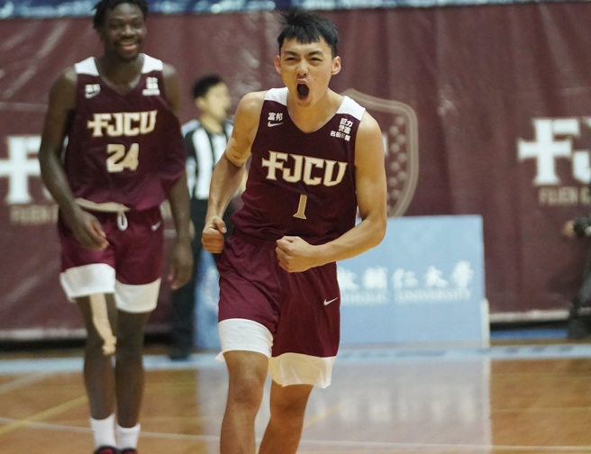 辅仁大学潘建宏（前）攻下18分。（大专体总提供）