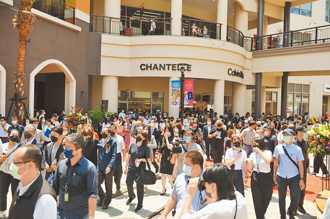 SKM Park Outlets高雄草衙於今年8月正式開幕，在室外口罩解禁下，有望帶動來客潮。（SKM Park提供）