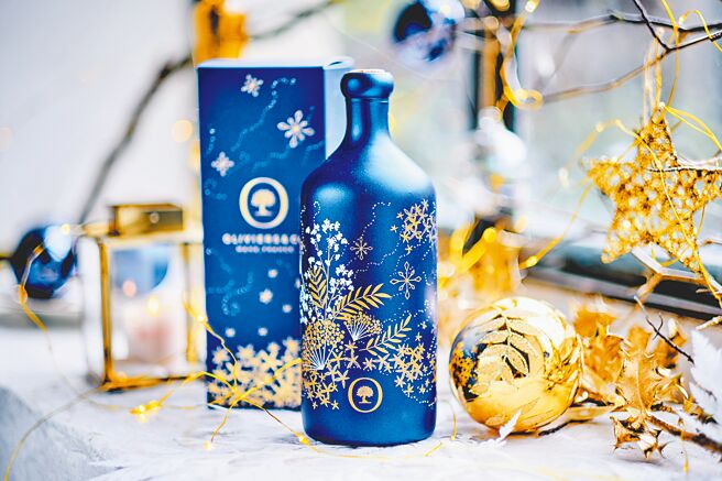 源自法國普羅旺斯的「食尚」品牌OLIVIERS&CO.以屢獲紐約橄欖油大賽金獎的「義大利普利亞沙賓諾里昂尼橄欖油」（見圖）2390元，打造繽紛耶誕饗宴。（O&CO提供）