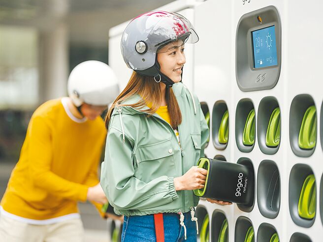 「Gogoro Rewards 点数奖励计画」上线短短3周即吸引逾10万用户加入，发出超过215万点数回馈。消费者只要到全台19个县市的指定GoStation交换电池（见图），就有机会争夺总额高达千万的点数奖金。（Gogoro提供）