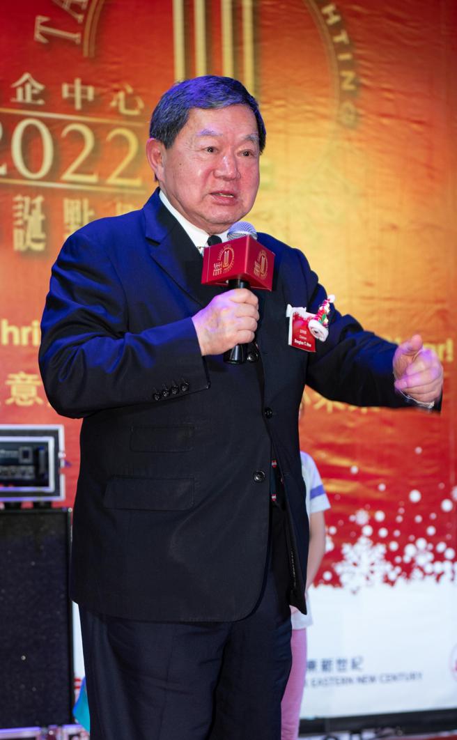 遠東集團董事長徐旭東樂觀看未來，也期許「兩岸關係愈來愈好。」（吳松翰攝）