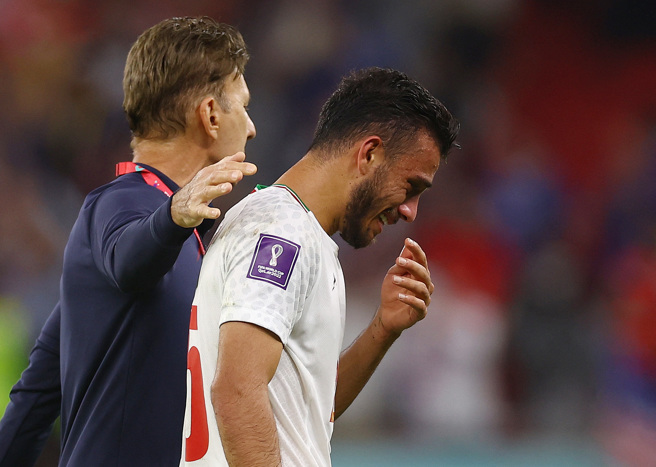 伊朗球员情绪崩溃。(路透)