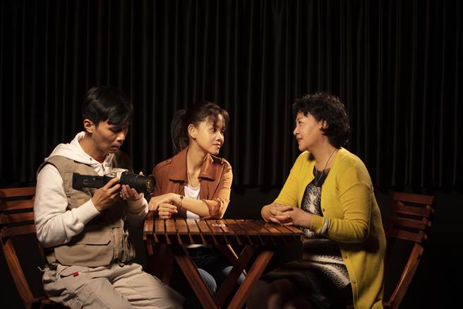 故事工廠舞台劇作品《Space Boy》描述一名母親為了照顧自閉兒而心力交瘁，無意間卻忽略了另一個孩子的感受，也因此陷入兩難。（故事工廠提供）