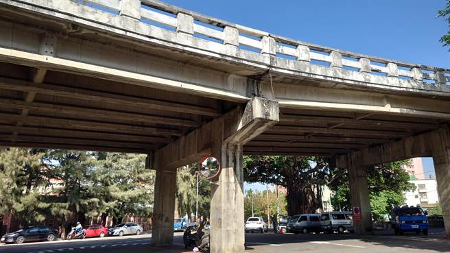 开元陆桥将于12月15日封闭拆除。(曹婷婷摄)