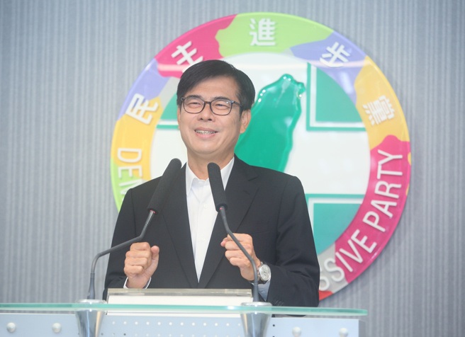 九合一大选后，民进党30日首次举行中常会，会中由中常委互推人选指派代理党主席，并确定由高雄市长的陈其迈（如图）担任，陈随后发表谈话，明确表示不会参与党主席补选，为了选务与党务持续，呼吁大家团结。（张铠乙摄）