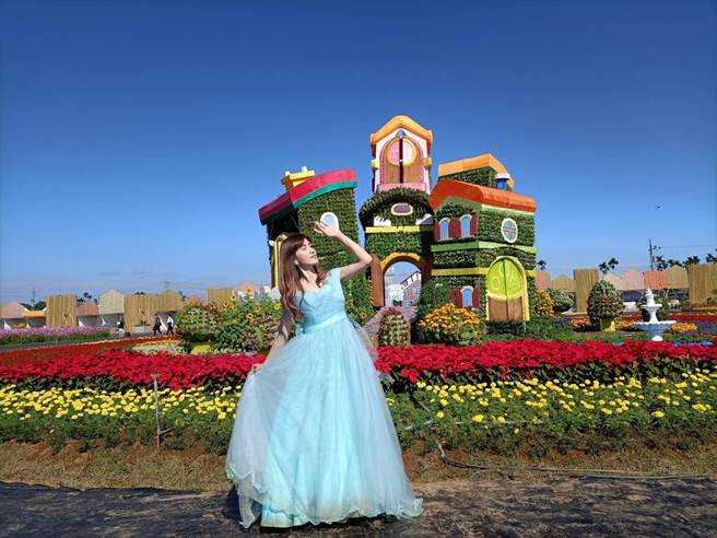 台中国际花毯节将于12月3日盛大登场，由花仙子引领3只精灵入住主花毯「希望庄园」。（陈淑娥摄）