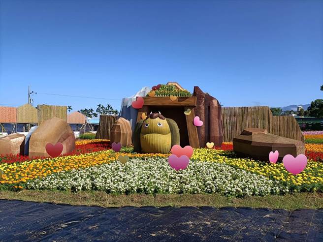 台中国际花毯节将于12月3日盛大登场，由花仙子引领3只精灵入住主花毯「希望庄园」。（陈淑娥摄）