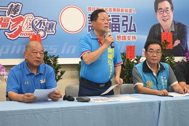 前县长刘政鸿（中）30日证实请辞国民党苗栗县党部主委。（李京升摄）